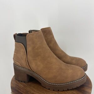 B-52 by Bullboxer Brown Suede Ankle Boots Size 9 Block Heel Lug Sole